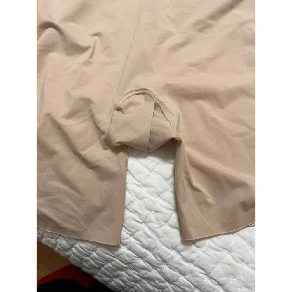 Wacoal NWT Sz 2XL Open Bust Thigh Shaper Lightweight Moderate Control - Picture 9 of 13